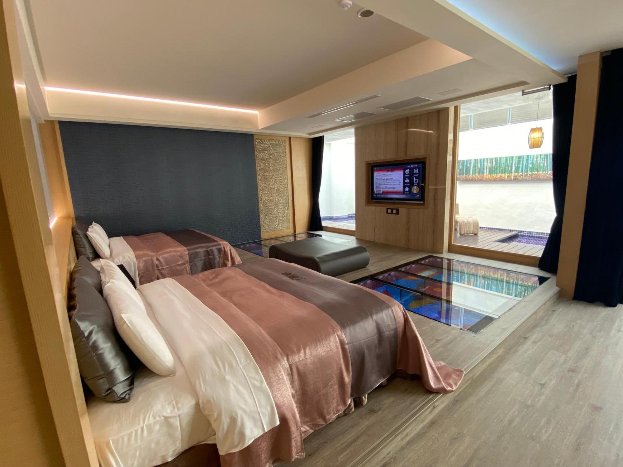 Xiadu Motel Taichung Bagian luar foto