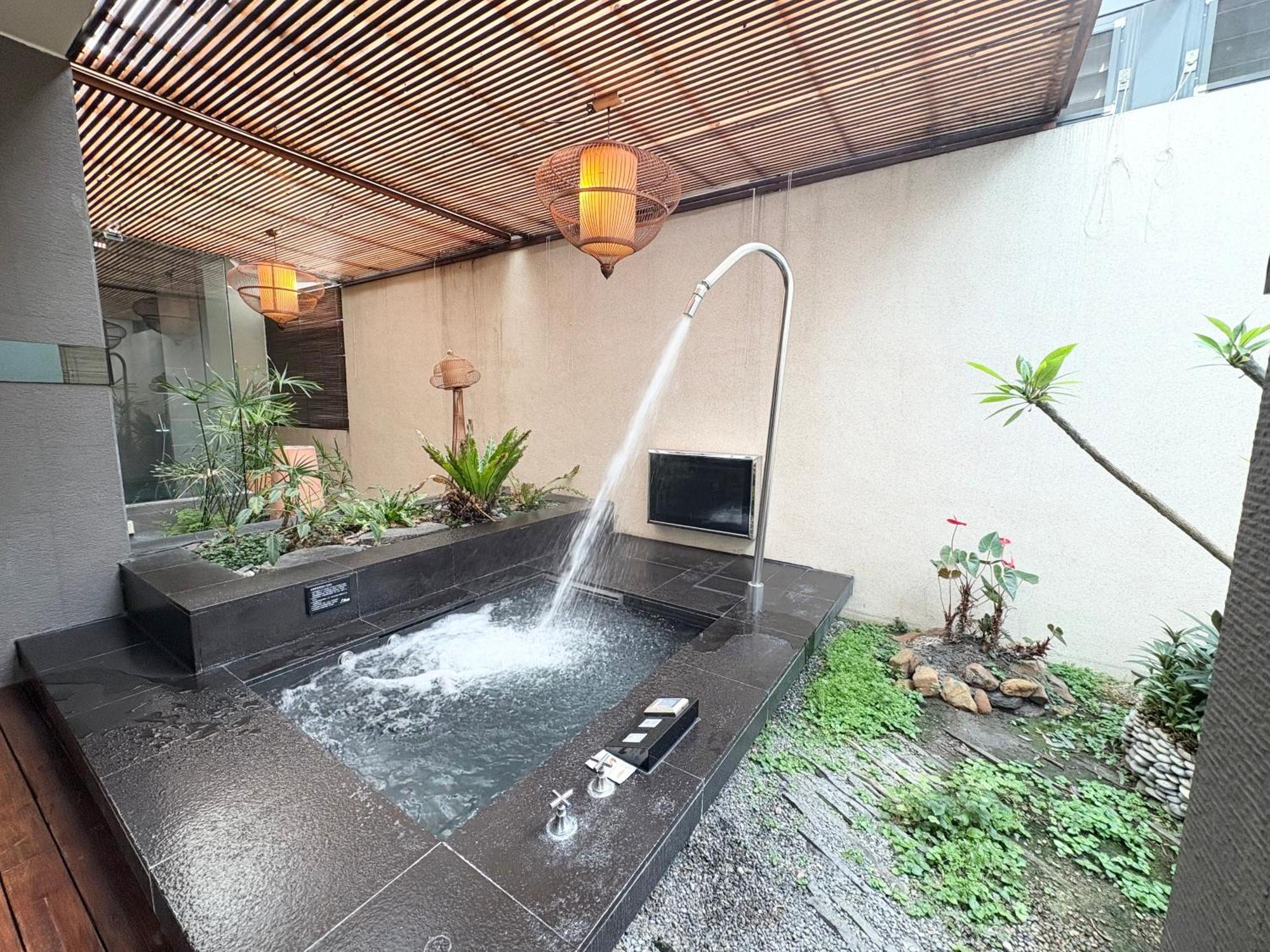 Xiadu Motel Taichung Bagian luar foto