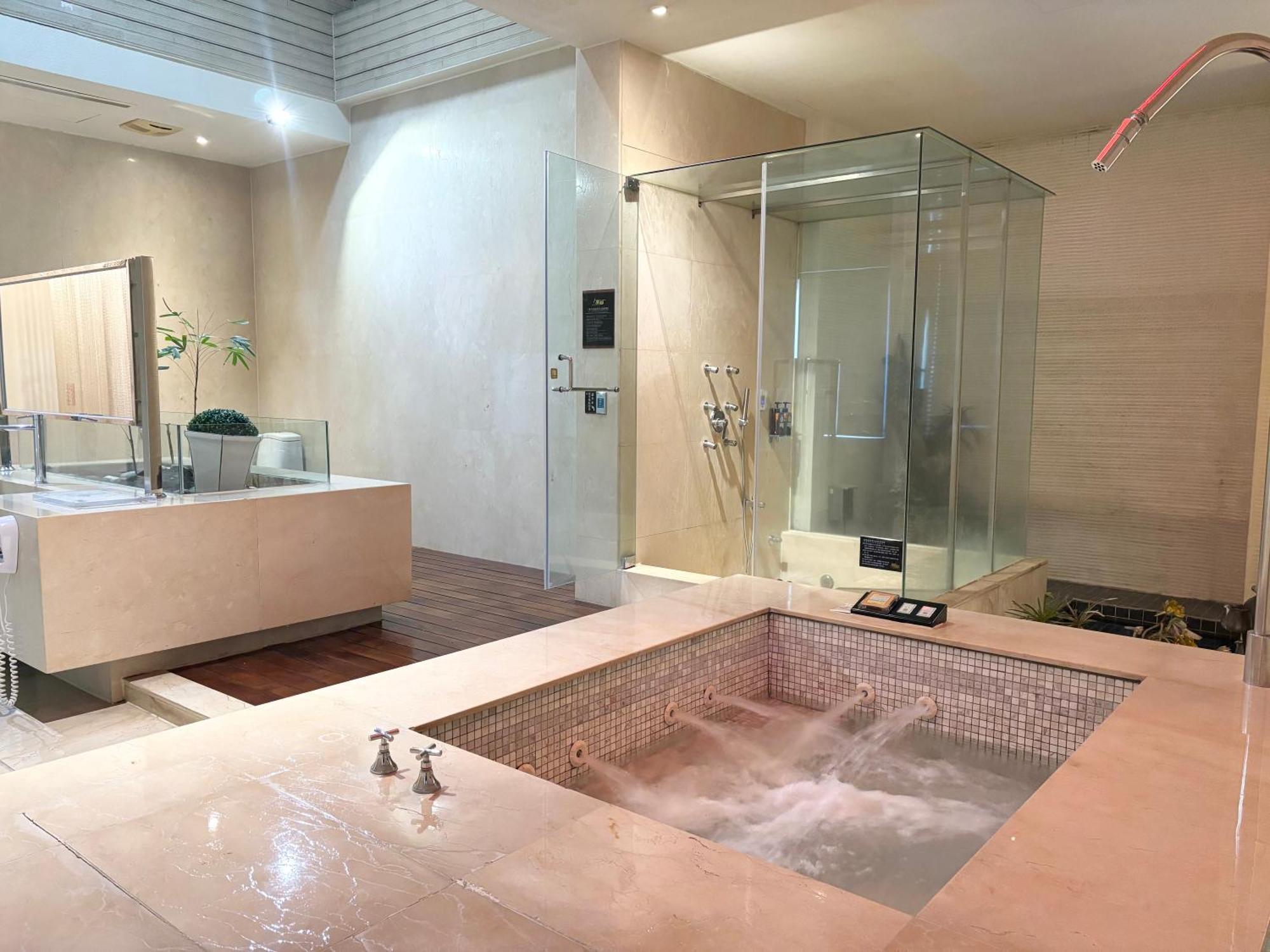 Xiadu Motel Taichung Bagian luar foto